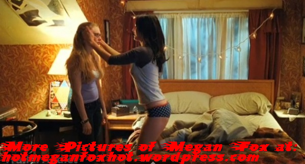 amanda seyfried kissing megan fox. Megan Fox and Amanda Seyfried