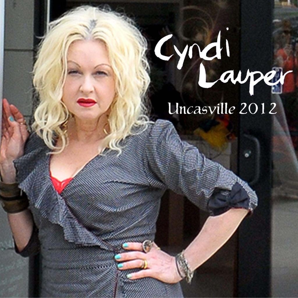 photo Cyndi Lauper-Uncasville 2012 front_zps8f4iadvv.jpg