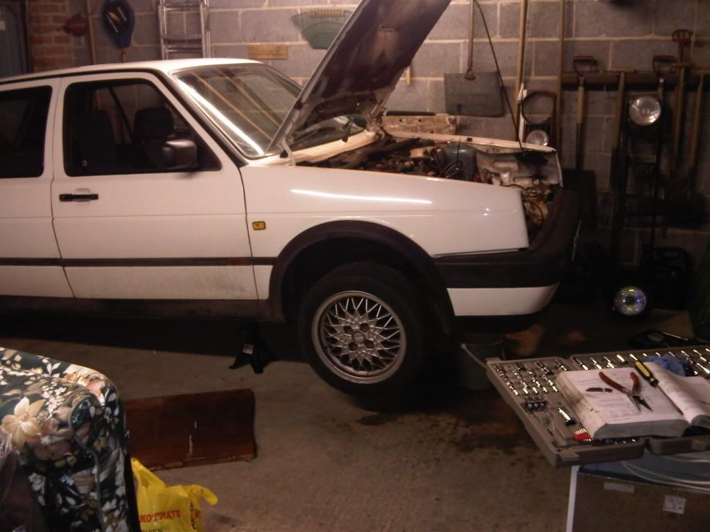 axlestandsbonnetup.jpg