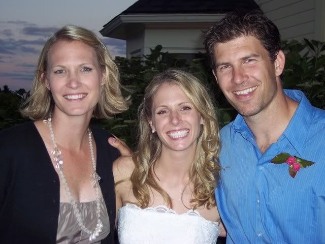 A sibling pic...Sam w/Sara and Lizzy